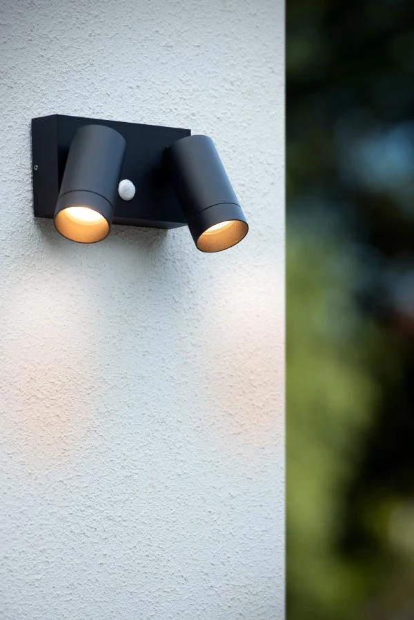 Lucide TAYLOR - Wall spotlight / Wall light Indoor/Outdoor - 2xGU10 - IP54 - Motion Sensor - Black - atmosphere 2